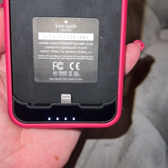 Kate Spade Gingham Black and White Apple I Phone 6 Charging Case - Picture 6 of 6